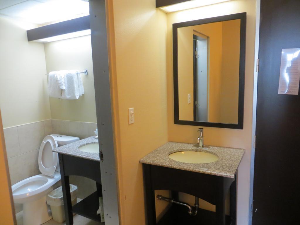 University Inn Austin North Стая снимка